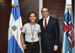 Andres Navarro con estudiante olimpiadas