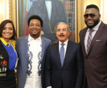 Presidente Danilo Medina juramenta a David Ortiz, embajador Buena Voluntad y recibe visita de Pedro Martínez