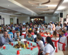 Fundación Huellas de Ocoa ofrece almuerzo navideño a más de 300 personas