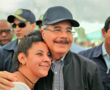 En Montecristi, Danilo fomenta siembra arroz ecológico para aumentar ingresos parceleros y dispone construcción dos acueductos