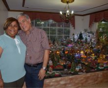 Salvador Aristy y Adalgisa Milagros Filpo, convierten su hogar en un mundo mágico con un impresionante nacimiento navideño