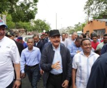 Danilo Medina se reúne con comunitarios Barrio Nuevo de Sabana Perdida, para escuchar demandas y necesidades