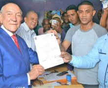 Senador Rafael Calderón inscribe  pre candidatura por Azua