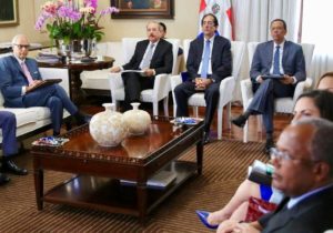 Presidente Medina apuesta por fortalecer la lucha contra el tráfico de personas y mercancías en los aeropuertos