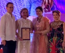 Dra. Estrella recibe galardón Women Economic Forum (WEF)