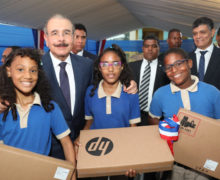 Presidente Danilo Medina entrega dos escuelas a comunidad de Manoguayabo. 1,610 estudiantes beneficiados con Jornada Escolar Extendida