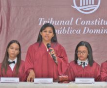 El Tribunal Constitucional preocupado por   alto índice de embarazos en adolescentes; celebra simulacro de audiencia en UTESUR, en el Día Internacional de la Niña.