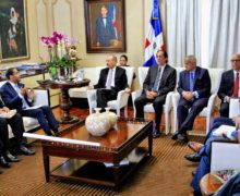 Presidente Danilo Medina se reúne con la Comisión de Titulación para conocer estado de los trabajos realizados