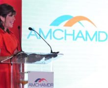 Embajadora de los Estados Unidos, Robin Bernstein participa  en el almuerzo de Acción de Gracias de la Cámara Americana de Comercio de la Rep. Dom.