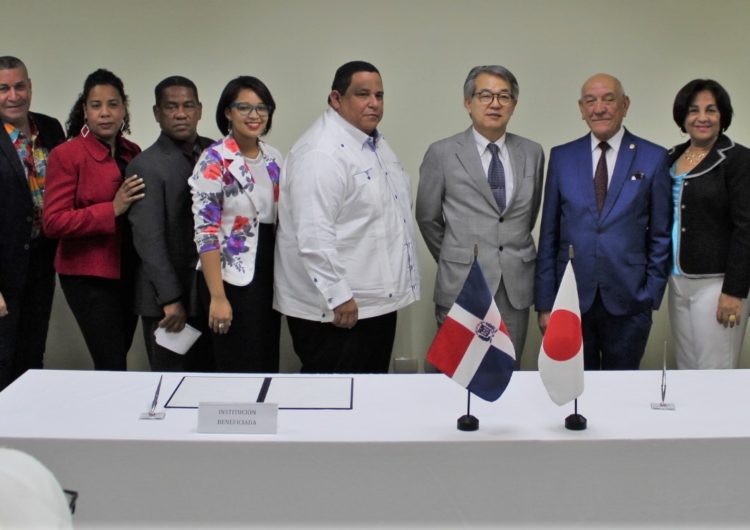 El  Embajador del Japón y los representantes de tres organizaciones No Gubernamentales firmaron acuerdo de donación