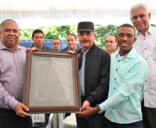 Parceleros de Cambita Garabitos recibirán apoyo para fomentar cacao, café y aguacate. Danilo Medina asume compromisos en Visita Sorpresa