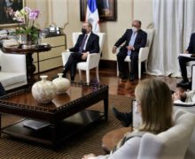 Presidente Danilo Medina recibe en Palacio Nacional a misión observadores electorales OEA