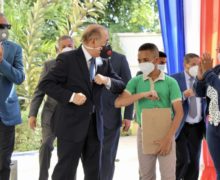 Estudiantes y familias de región Este reciben 19 escuelas y tres estancias; Danilo Medina encabeza acto de entrega en San Pedro de Macorís