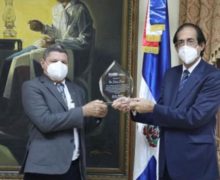 Ministro de la Presidencia, Gustavo Montalvo, reconoce labor del asesor Pastor Ponce en diferentes programas del Gobierno