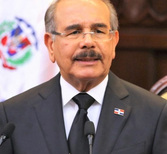 Presidente Danilo Medina coloca en honrosa situación de retiro a ministro de Defensa y otros altos mandos militares