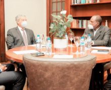 Comisión Vallejuelo presenta plan de desarrollo de esa comunidad a ministro Macarrulla