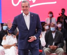 El Presidente Luis Abinader informa que el gobierno ha invertido dos mil 600 millones para combatir la Covid 19