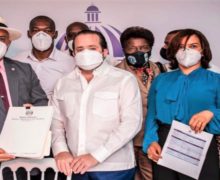 El Gobierno entrega RD$128 millones para obras en Azua, Monte Plata y Hato Mayor