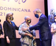 El Presidente Luis Abinader entrega  Medalla al Mérito de la Mujer a 14 damas destacadas