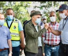 Alcalde Manuel Jiménez llama a vacunarse. Destaca apoyo del Gobierno a SDE, dice en 90 días mejorará recogida de basura.