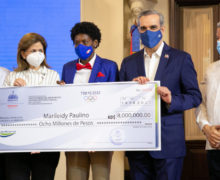 Presidente Abinader entrega más de 50 millones de pesos a atletas que participaron en Juegos Olímpicos Tokio 2020