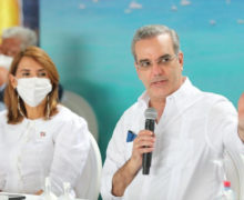 Presidente Luis Abinader asegura que tercera dosis contra el Covid-19 ha salvado vidas en el país.