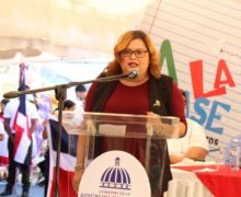 Gobernadora de Azua, Grey Pérez Díaz destaca importancia de la apertura de las clases presenciales .