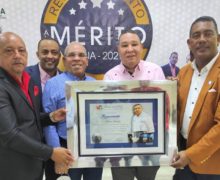 El Programa Choque de Opiniones entrega la Cuarta Versión del Reconocimiento  al Mérito «Azua 2021».