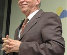 Felicitan por su cumpleaños al escritor William Mejía.