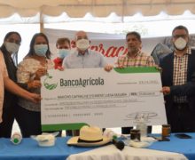 El BAGRICOLA financia con RD$25 millones a pequeños criadores de cabras lecheras  en Azua.