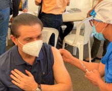 El Ministro de Salud recibe cuarta dosis de refuerzo contra la Covid-19.