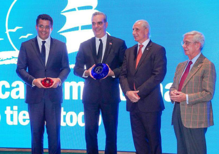 Entregan Premio Excelencia al presidente Luis Abinader y al ministro David Collado en España.