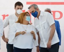 Presidente Luis Abinader da primer palazo para la construcción de estadio de béisbol en Ansonia, Azua.