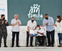 El  Presidente Luis  Abinader entrega 80 viviendas del Plan Familia Feliz  del Residencial Don Marcelo, Azua.