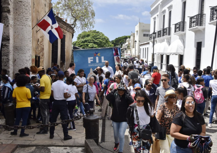 Feria del Libro lista para recibir multitudes este fin de semana con atractiva cartelera cultural y artística.