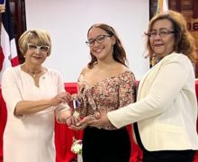 Emotivo acto de Reconocimiento de UTESUR a Cantante Azuana Meraris Matos