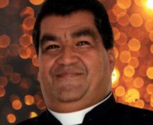 Comparten alegría del padre Duvan López, por su cumpleaños.