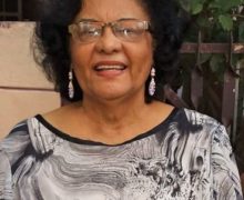 Poetisa lamenta  que males del país se repitan. 