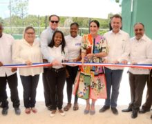 Primera dama y el  MICM  inauguran Play en Las Yayitas de Azua,  con  aportes de las  agroindustrias  Linda, Famosa y Victorina
