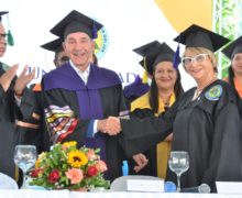 UTESUR celebra 43 aniversarios con la graduación de 376 profesionales de grado y Postgrado