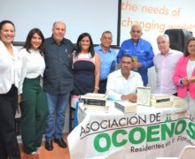 Magistrado Arias Pone a circular libro en  Miami y Orlando