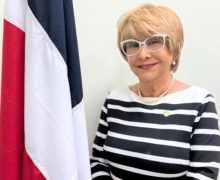 Rectora de UTESUR felicita al periodista en su día    