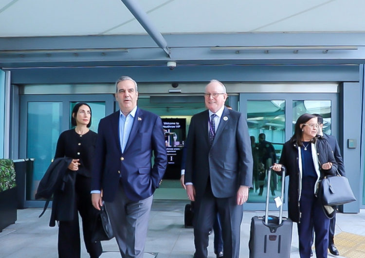 Presidente Luis  Abinader llega a Londres. Participará en actos de coronación del rey Carlos III