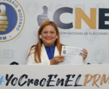 Escritora y periodista Grey Pérez  inscribe candidatura a diputada del  PRM por Azua.