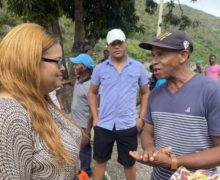 Gobernación de Azua acude en auxilio de Arroyo Corozo de Guayabal, afectado por la tormenta Franklin
