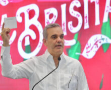 Presidente Luis Abinader anuncia 2.5 millones de dominicanos se beneficiarán con la entrega bonos navideños