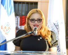 Gobernadora de Azua encabeza actos conmemorativos por el 211 aniversario del natalicio del patricio Juan Pablo Duarte