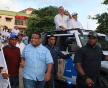 Luis Abinader encabeza multitudinaria marcha caravana en apoyo a los candidatos de Azua