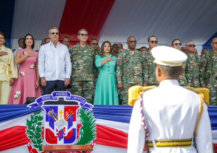 Presidente Luis Abinader encabeza desfile militar por el 180 aniversario de la Independencia Nacional