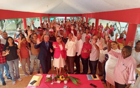 Jesús Matos y cientos de dirigentes del Partido Reformista eligen a Grey Pérez como su candidata Diputada en la provincia de Azua
